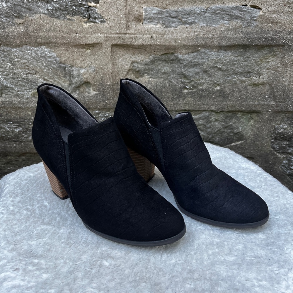Dr. Scholl’s Black Textured Ankle Booties